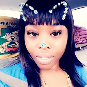 Meet your Posher, Aisha